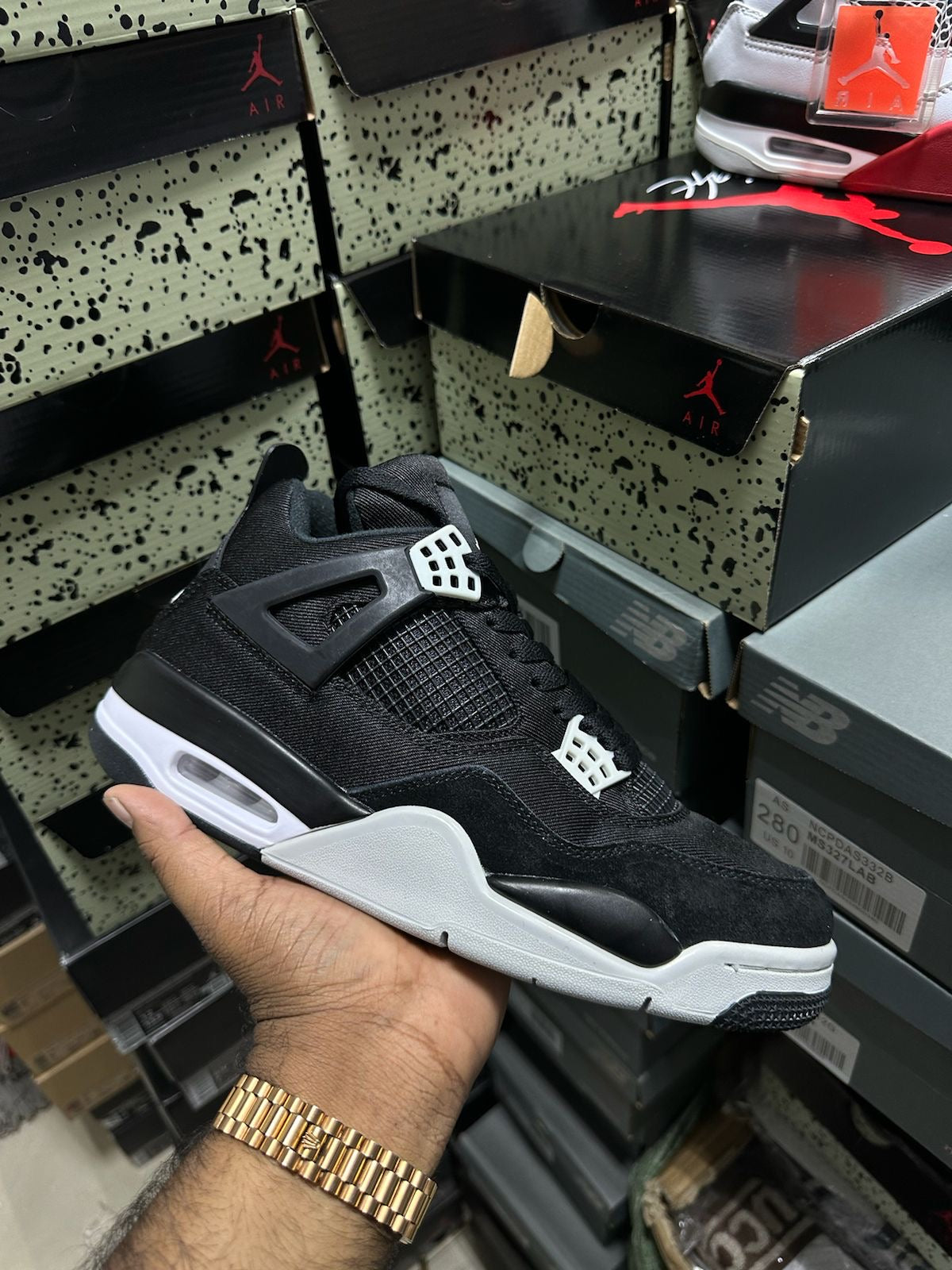 JORDAN 4 RETRO BLACK